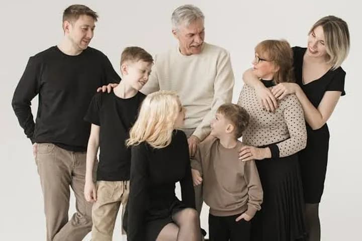 Rodzina podczas sesji w plenerze — sesja dziecięca, Katowice
